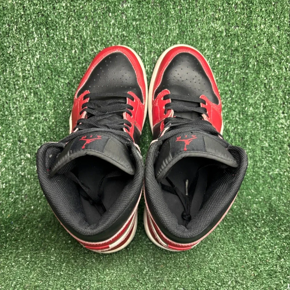 Jordan 1 Mid Bred Toe DQ8426-061 Leather Athletic Sneaker Gym Red Black Mens 8.5